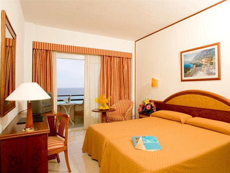 Cm Playa Del Moro Hotel Cala Millor  Exterior photo